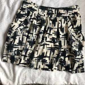 Black and white skirt with side pockets